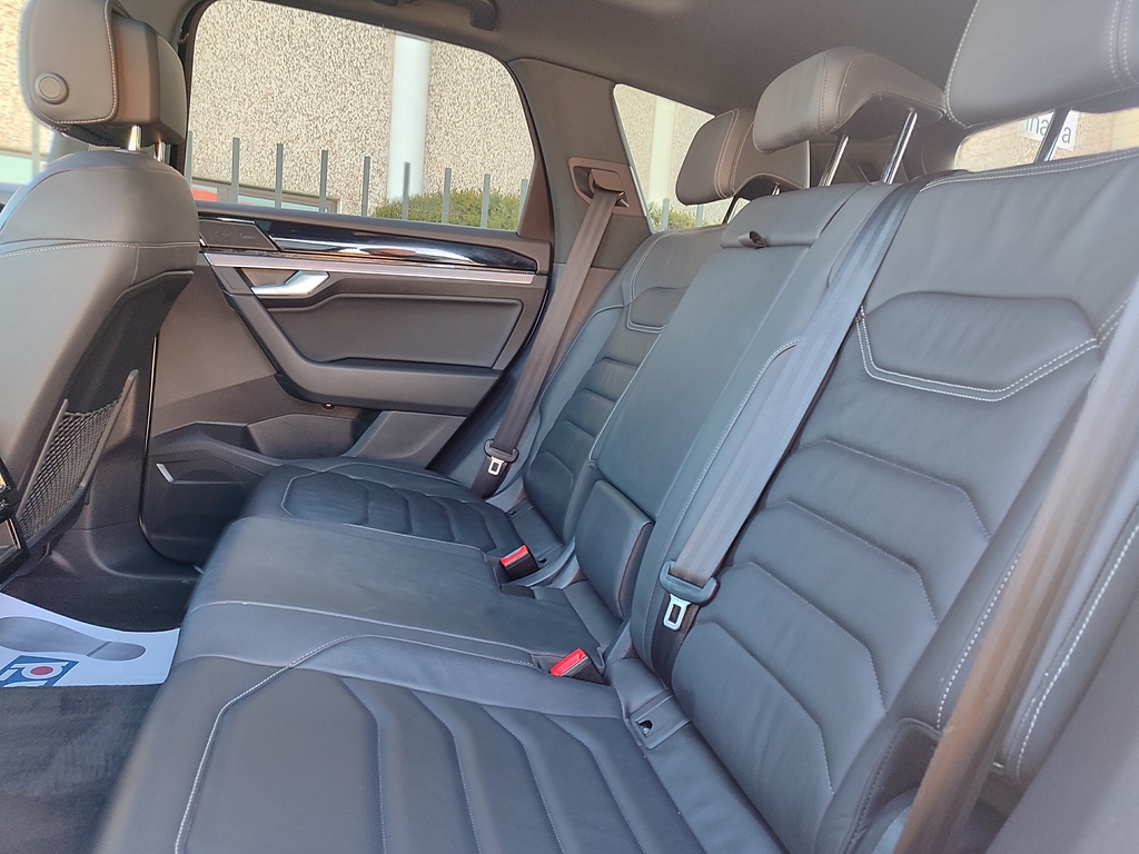 VOLKSWAGEN Touareg RLine 3.0 V6 TDI Tip 4M