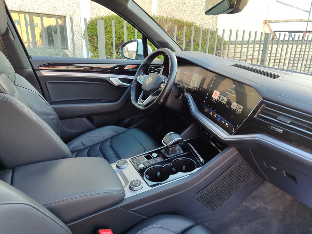 VOLKSWAGEN Touareg RLine 3.0 V6 TDI Tip 4M