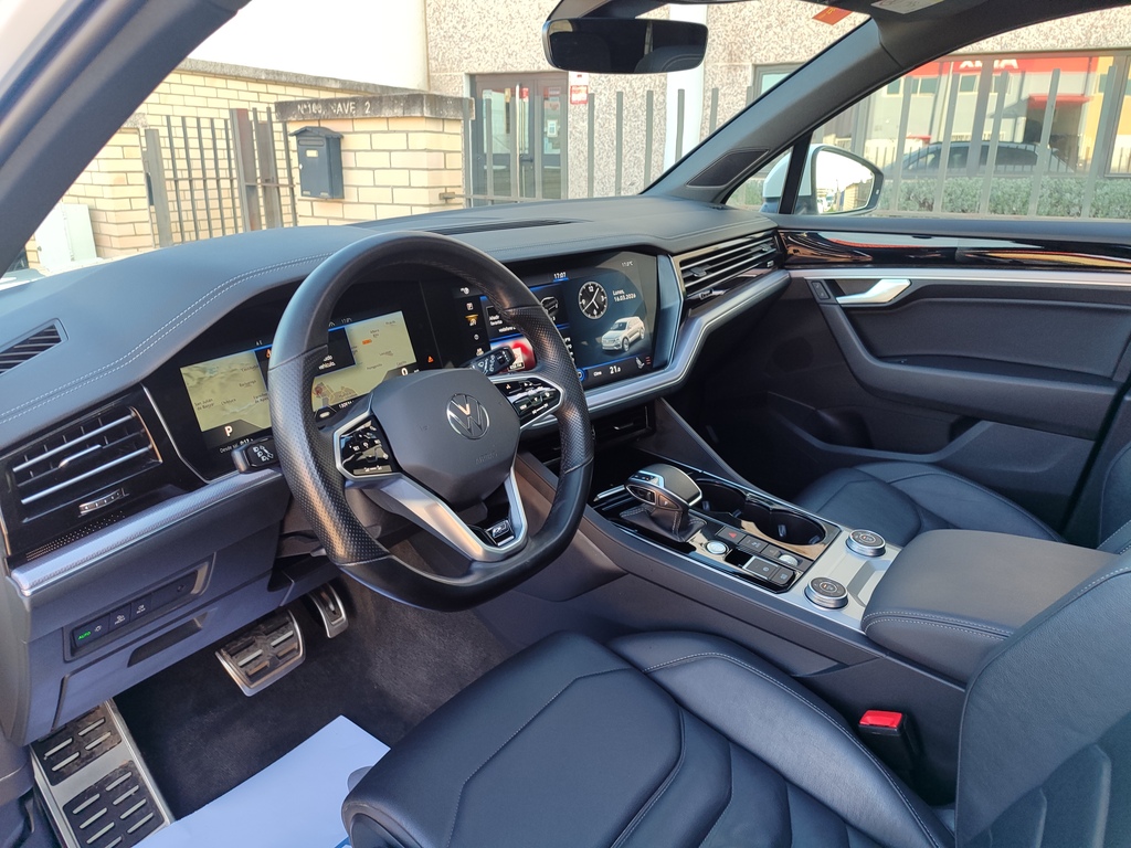 VOLKSWAGEN Touareg RLine 3.0 V6 TDI Tip 4M