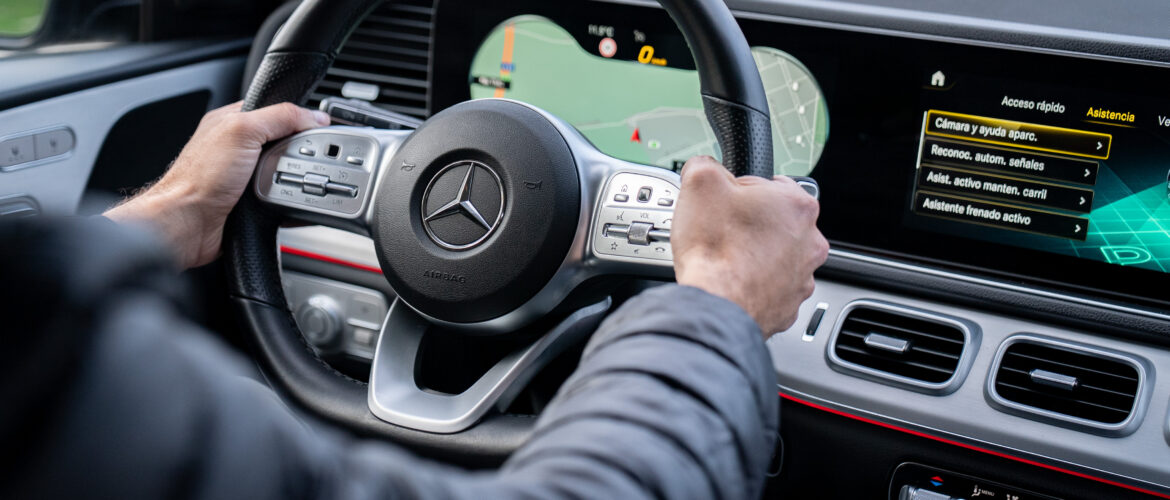 ¿Te gusta el coche pero la pantalla se ve antigua? Cómo actualizar la tecnología de un coche de ocasión