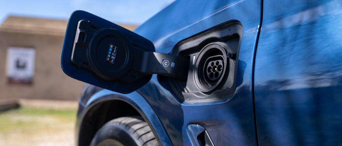 El “Pragmatismo Eléctrico”: Por qué el coche híbrido es el verdadero rey en 2026