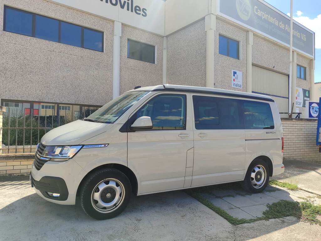VOLKSWAGEN California Outdoor Beach Tour TDI