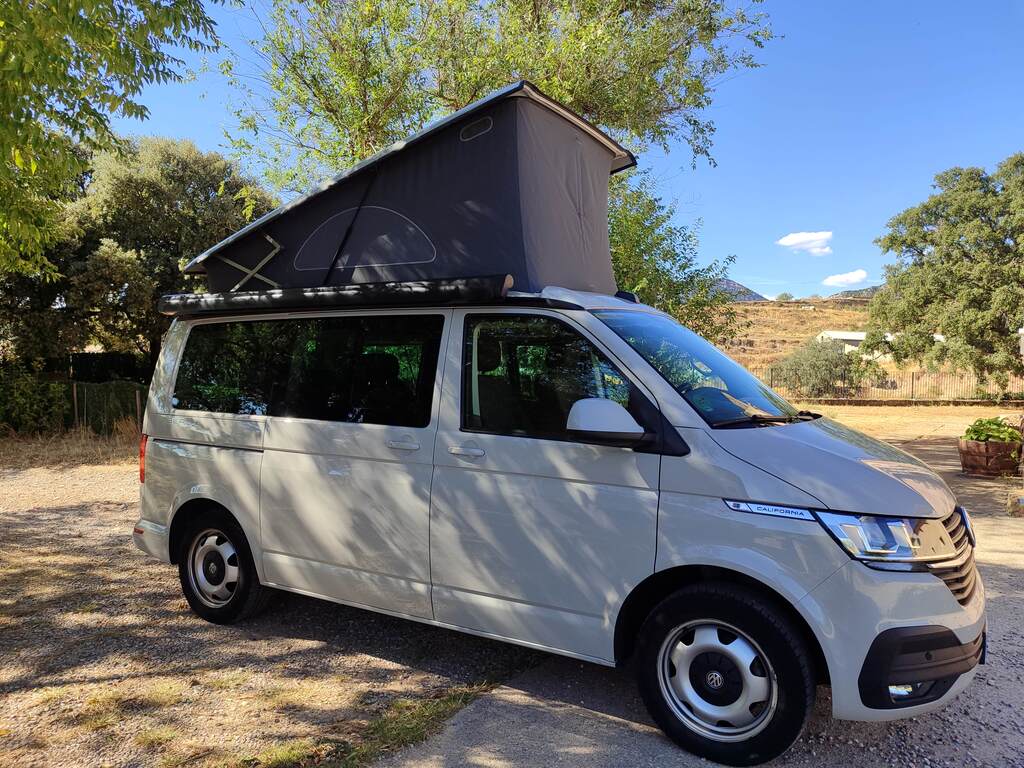 VOLKSWAGEN California Outdoor Beach Tour TDI